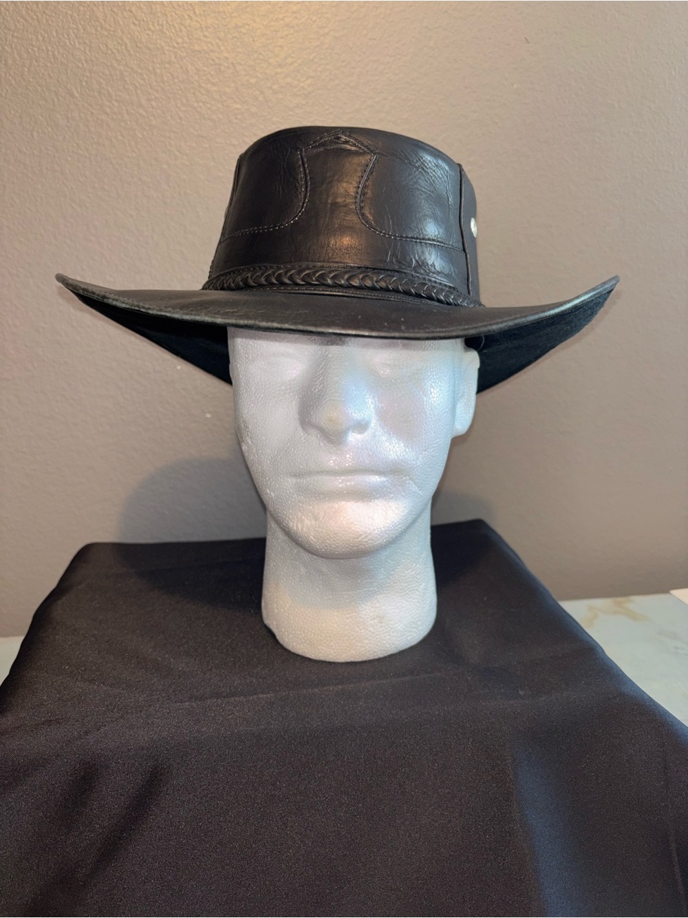 Vintage Black Leather Outback/Cowboy Hat – Made in Ecuador – Braided Hatband